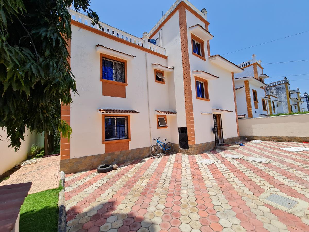 4 Bed Villa with En Suite in Nyali Area - 5