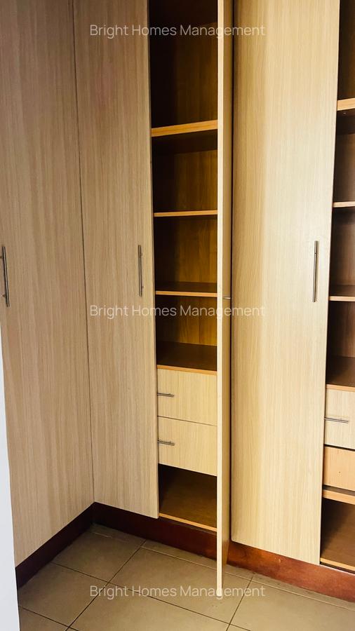 5 Bed Townhouse with En Suite in Lavington - 17