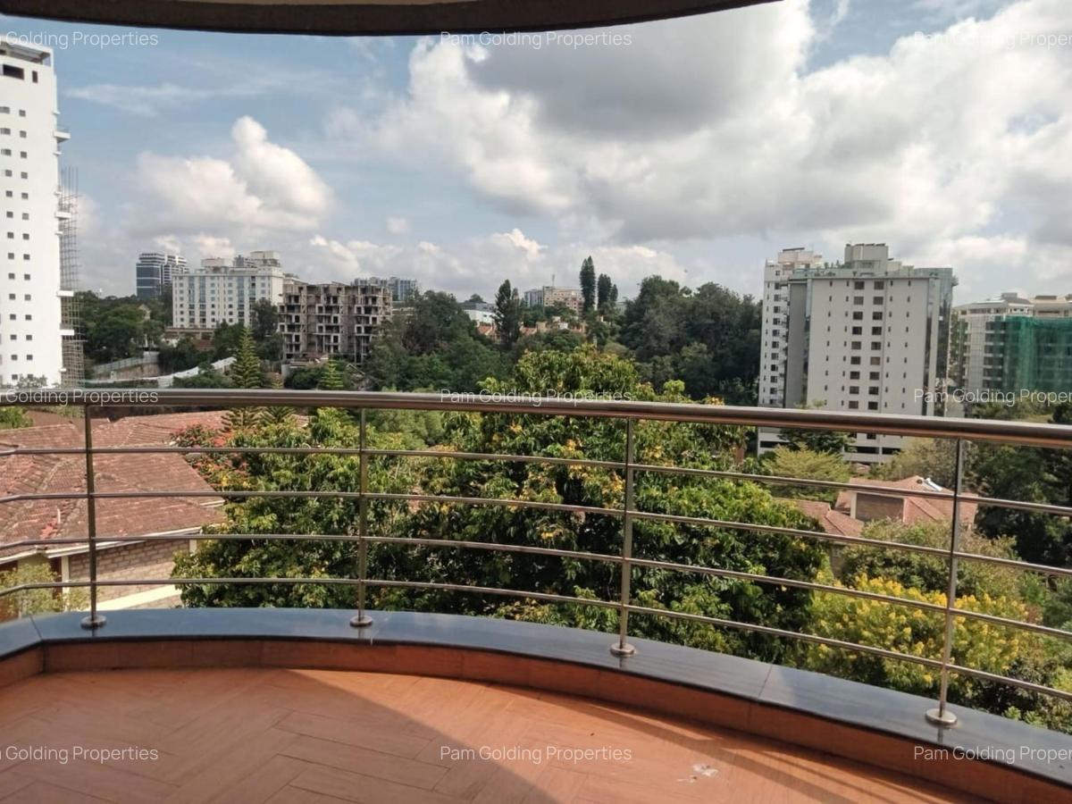 3 Bed Apartment with En Suite in Riverside - 2