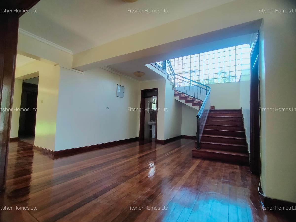 4 Bed House with En Suite in Runda - 18