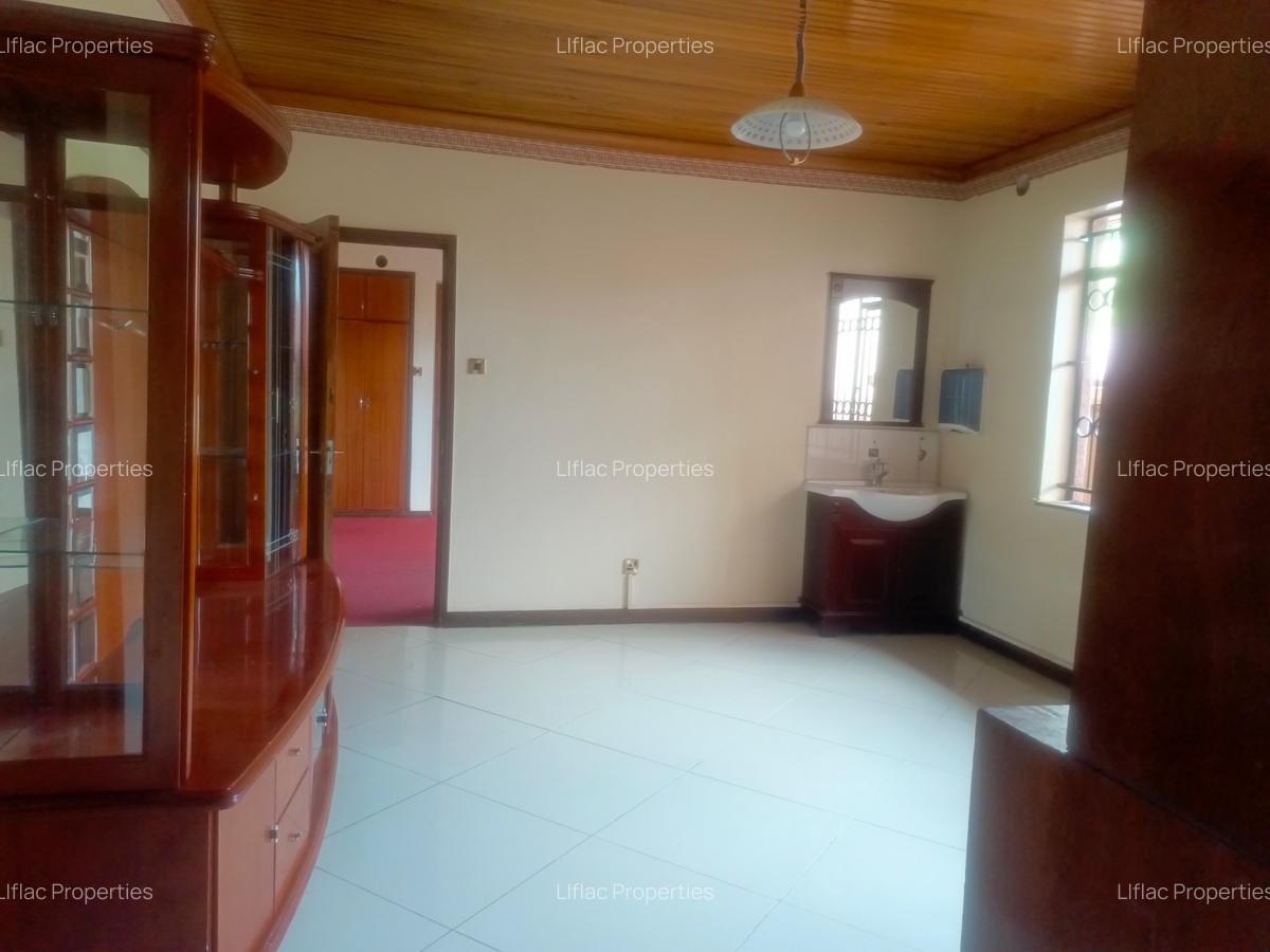 4 Bed House with En Suite in Runda - 10