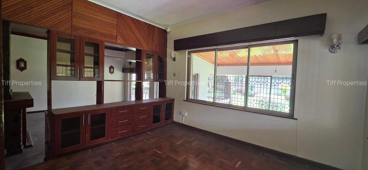 4 Bed House in Rosslyn - 5