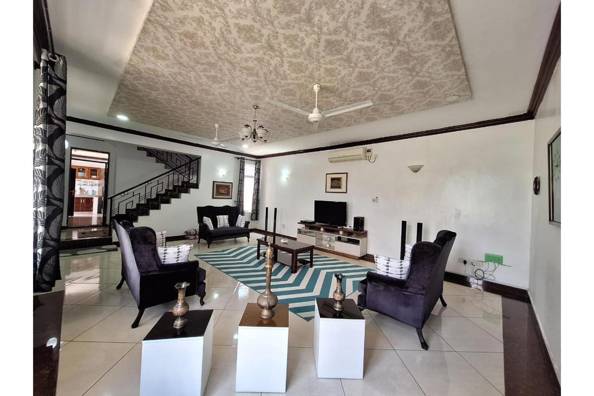 4 Bed Townhouse with En Suite in Nyali Area - 2