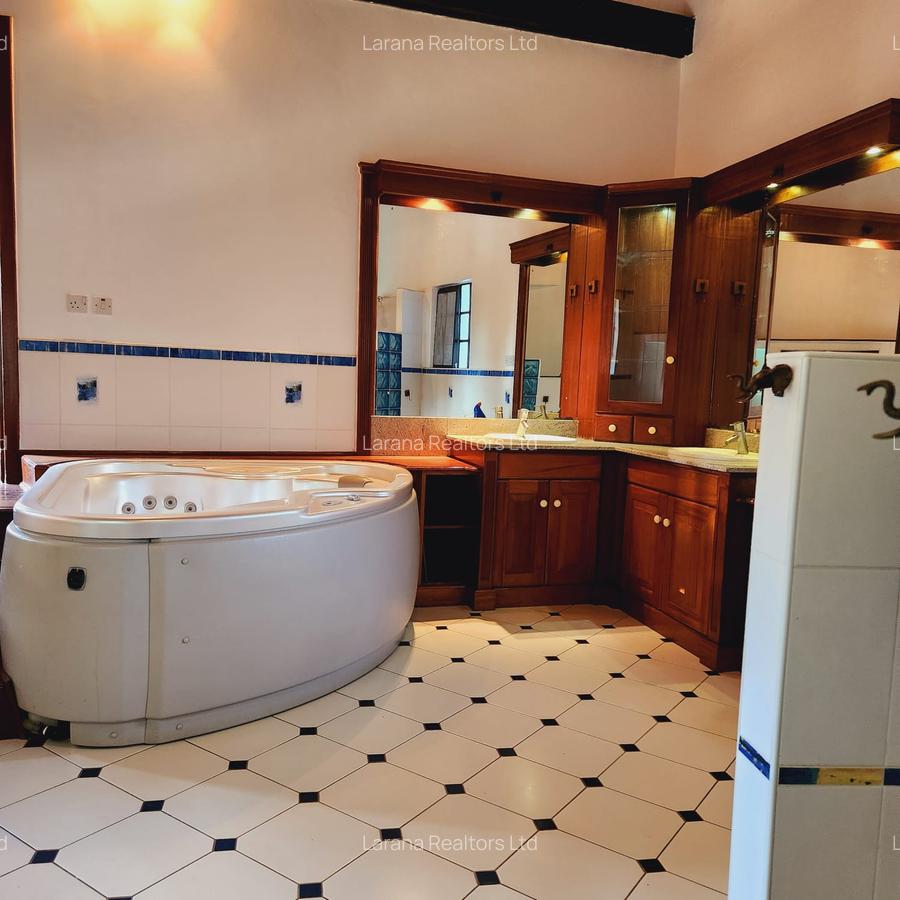 5 Bed House with En Suite at Hardy - 7