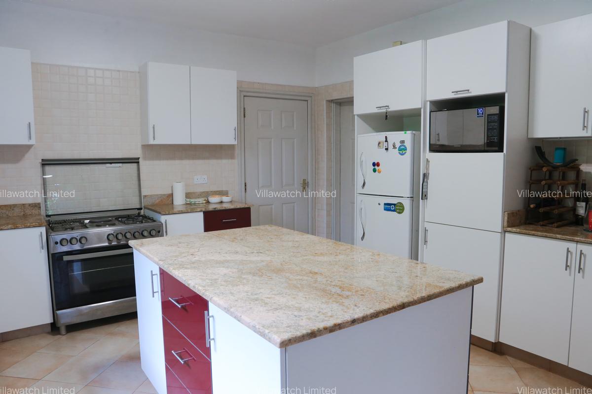 3 Bed Villa with En Suite at Mushroom Gardens - 9