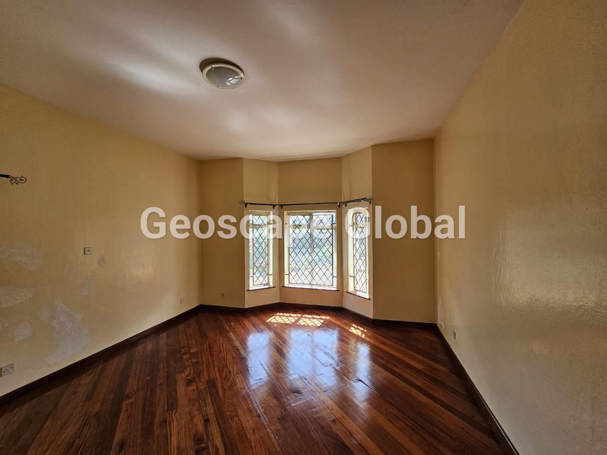 5 Bed House with En Suite in Runda - 3