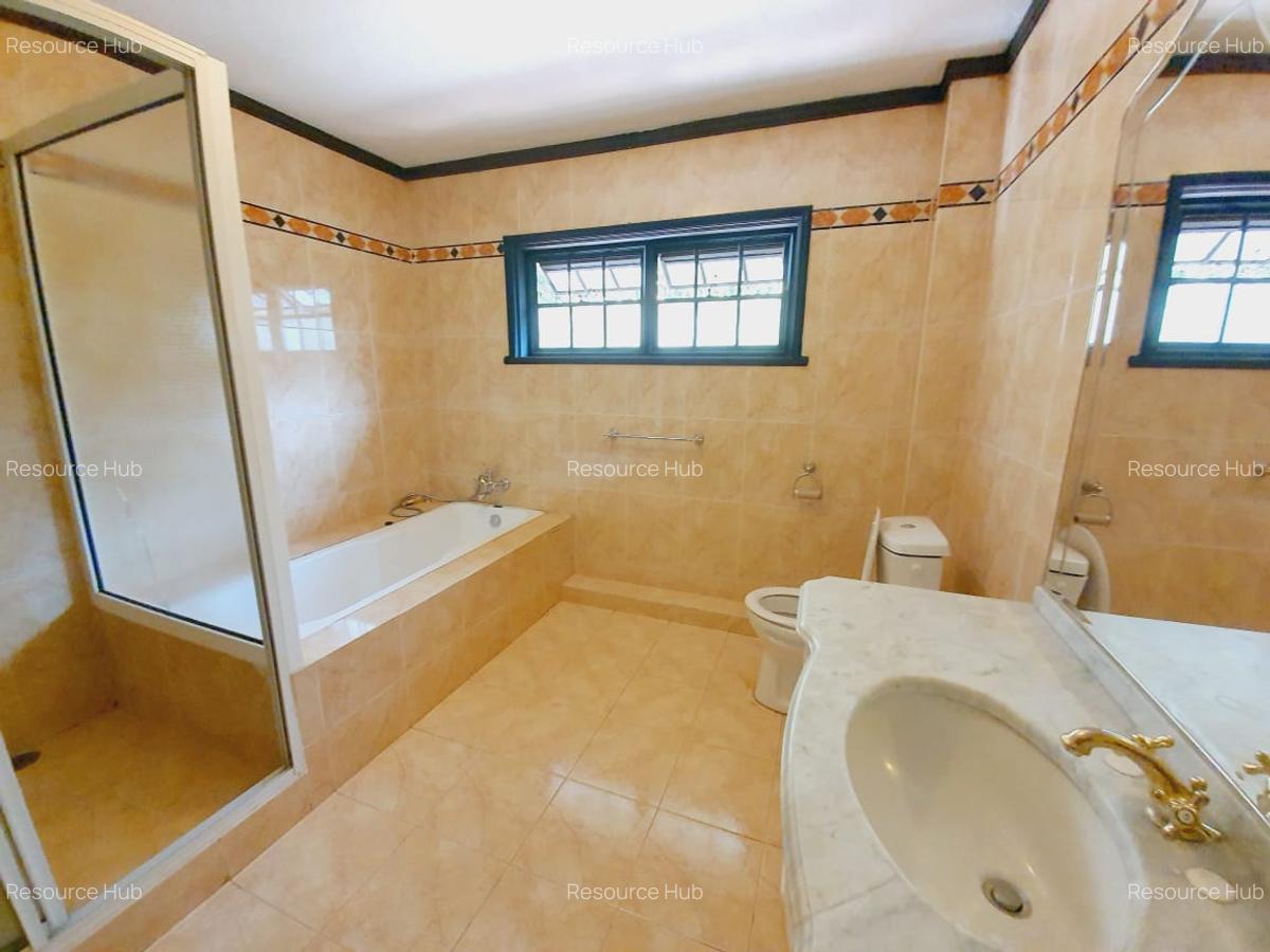 4 Bed Townhouse with En Suite at Riverside - 13