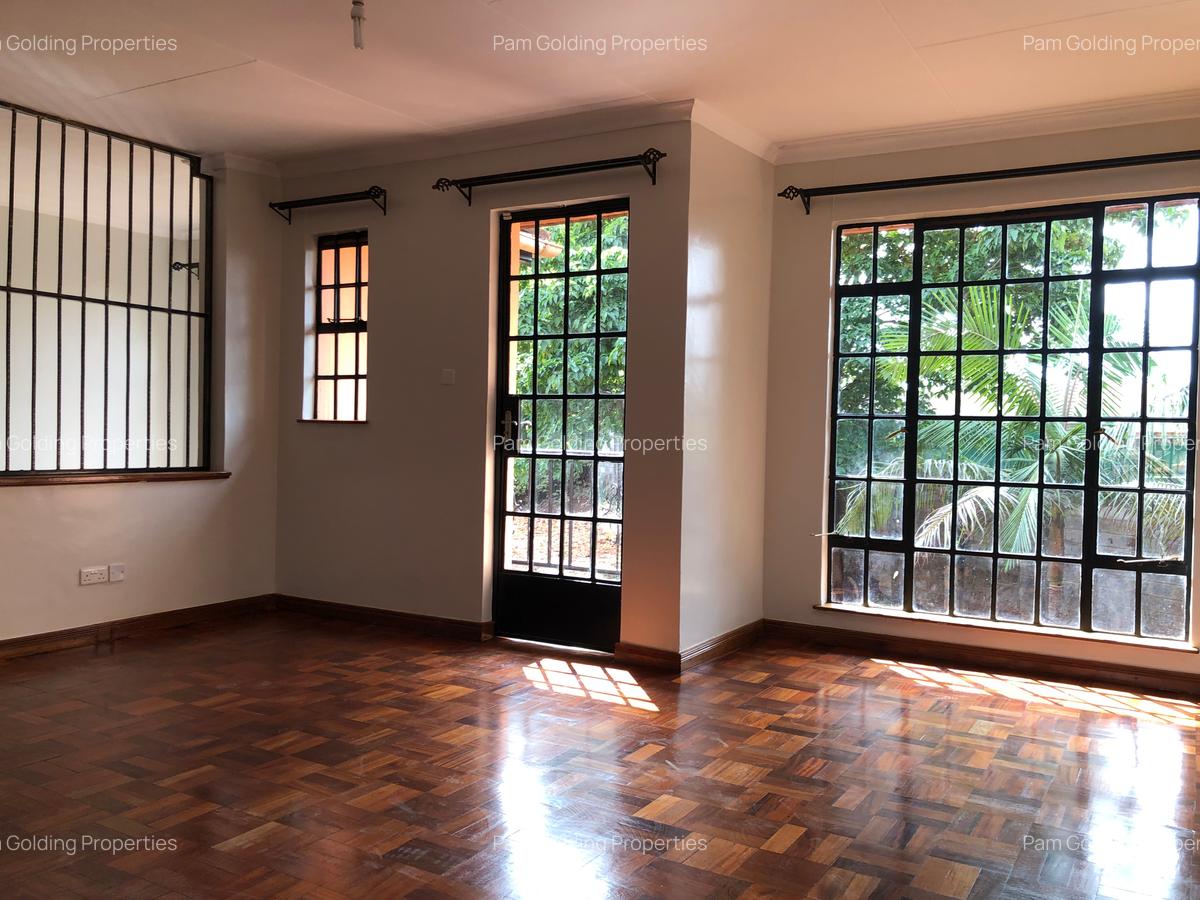 4 Bed House with En Suite in Runda - 12