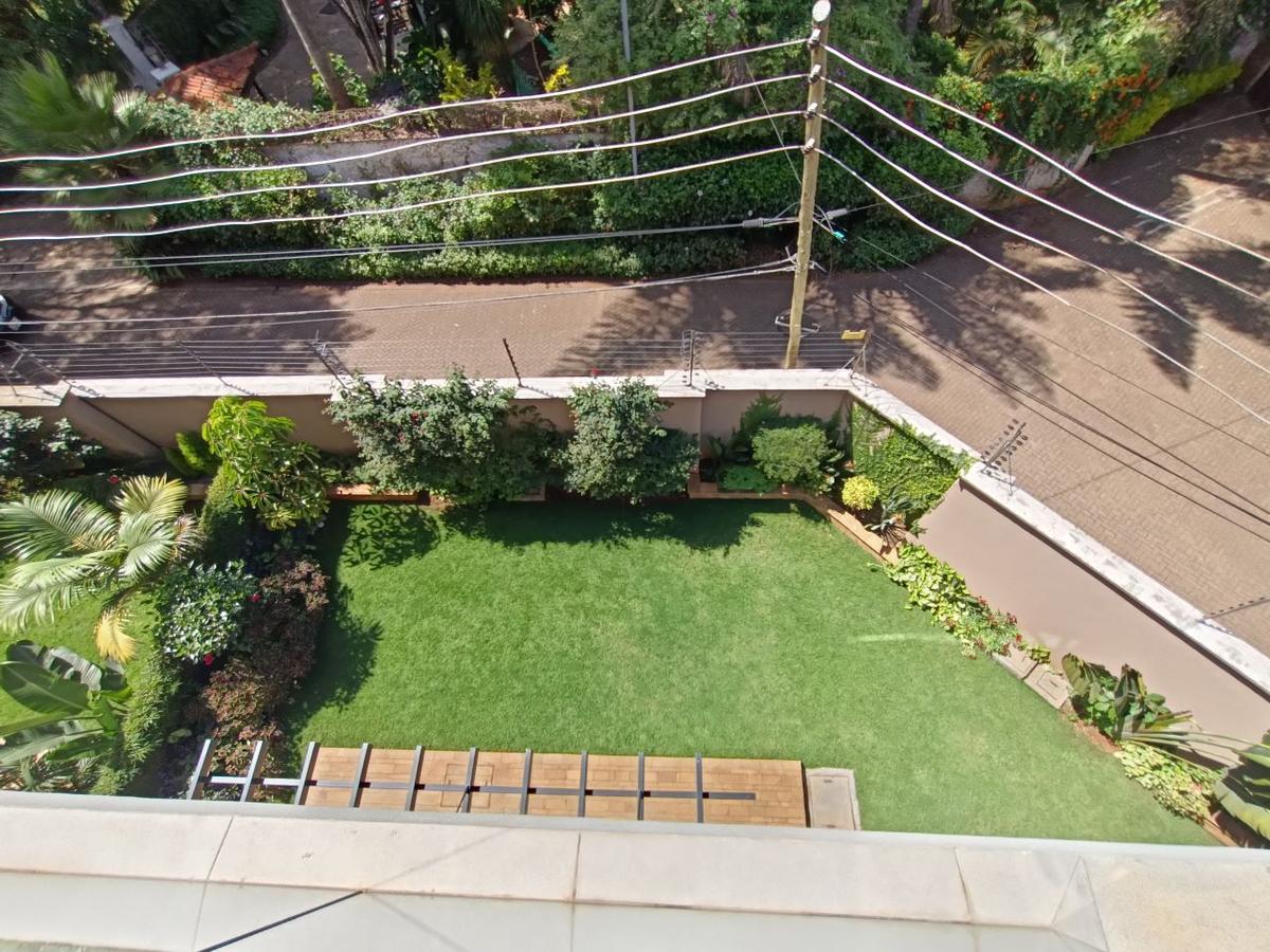 4 Bed Townhouse with En Suite at Lavington - 7