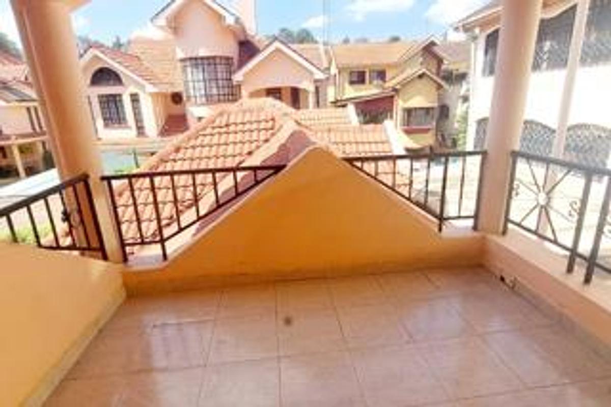 5 Bed Townhouse with En Suite at Lavington Green - 11