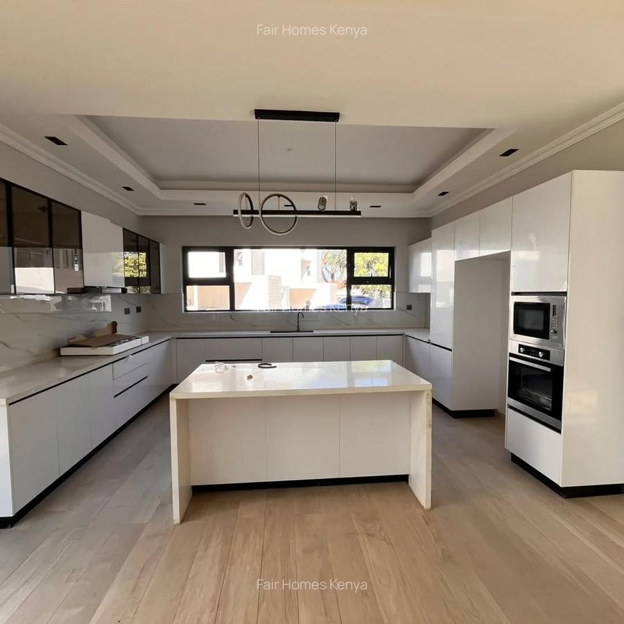 5 Bed Townhouse with En Suite at Lavington Green - 10