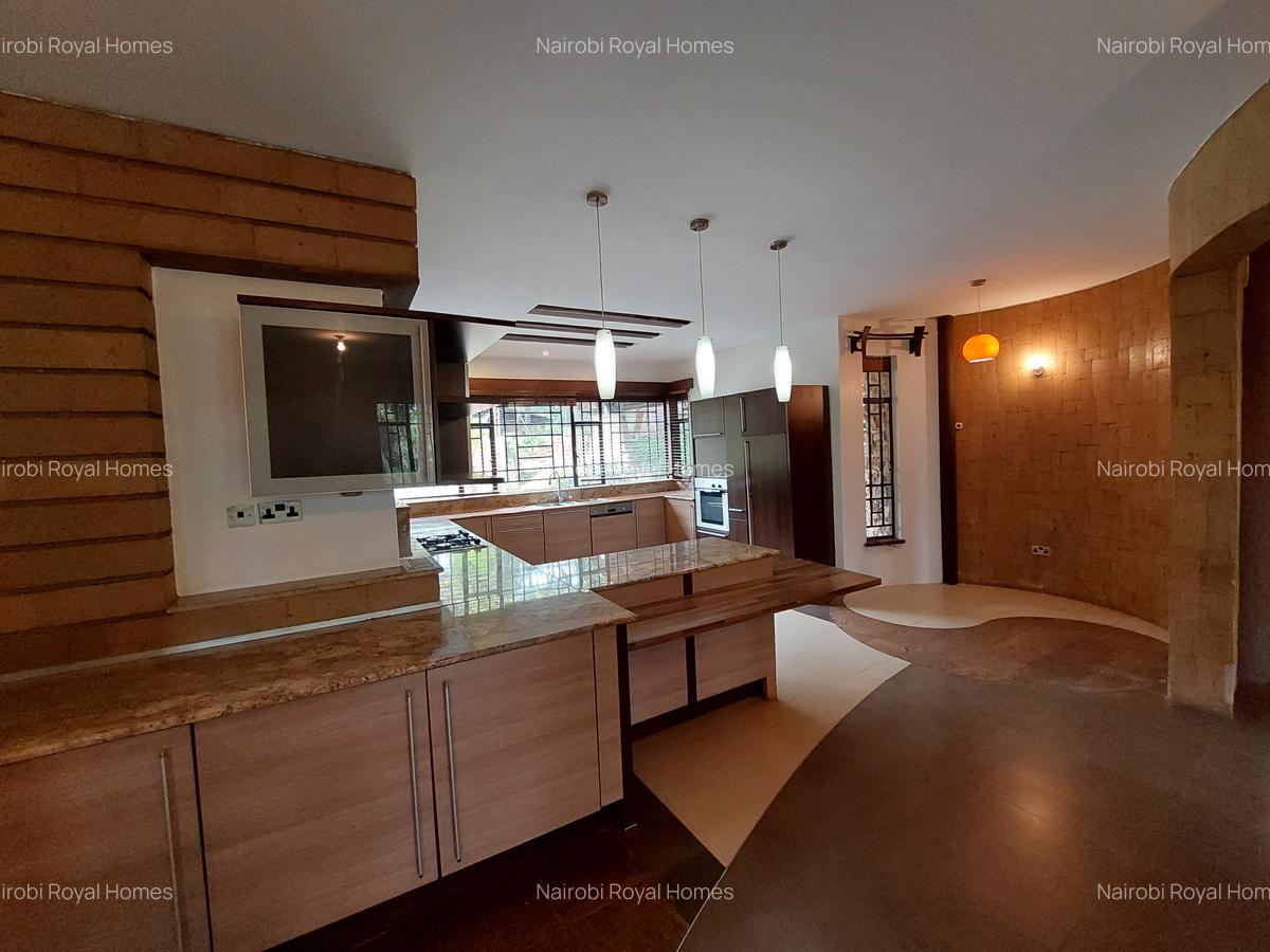 5 Bed Townhouse with En Suite at Lake View - 5