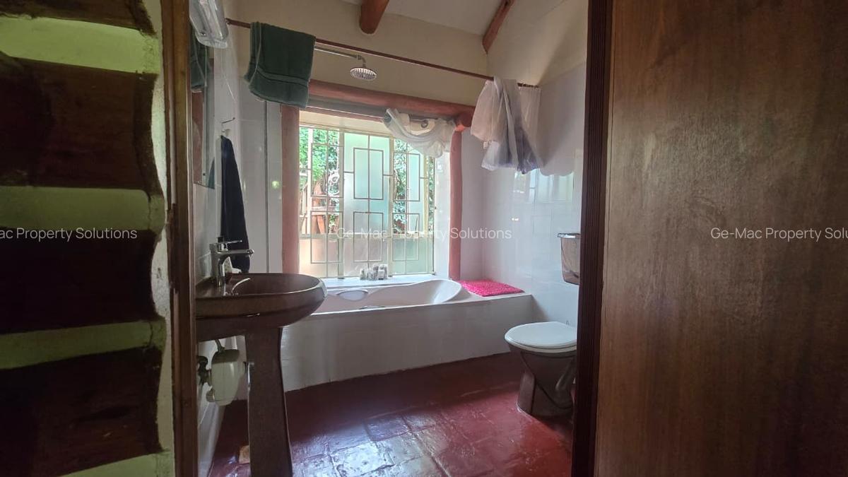 2 Bed House with En Suite in Ridgeways - 10