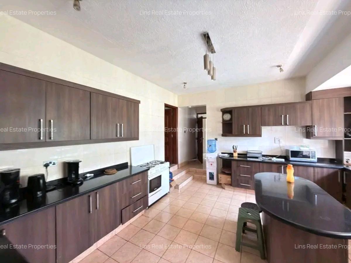 5 Bed House with En Suite in Nyari - 12