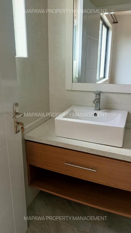 Serviced 4 Bed Apartment with En Suite in Brookside - 8