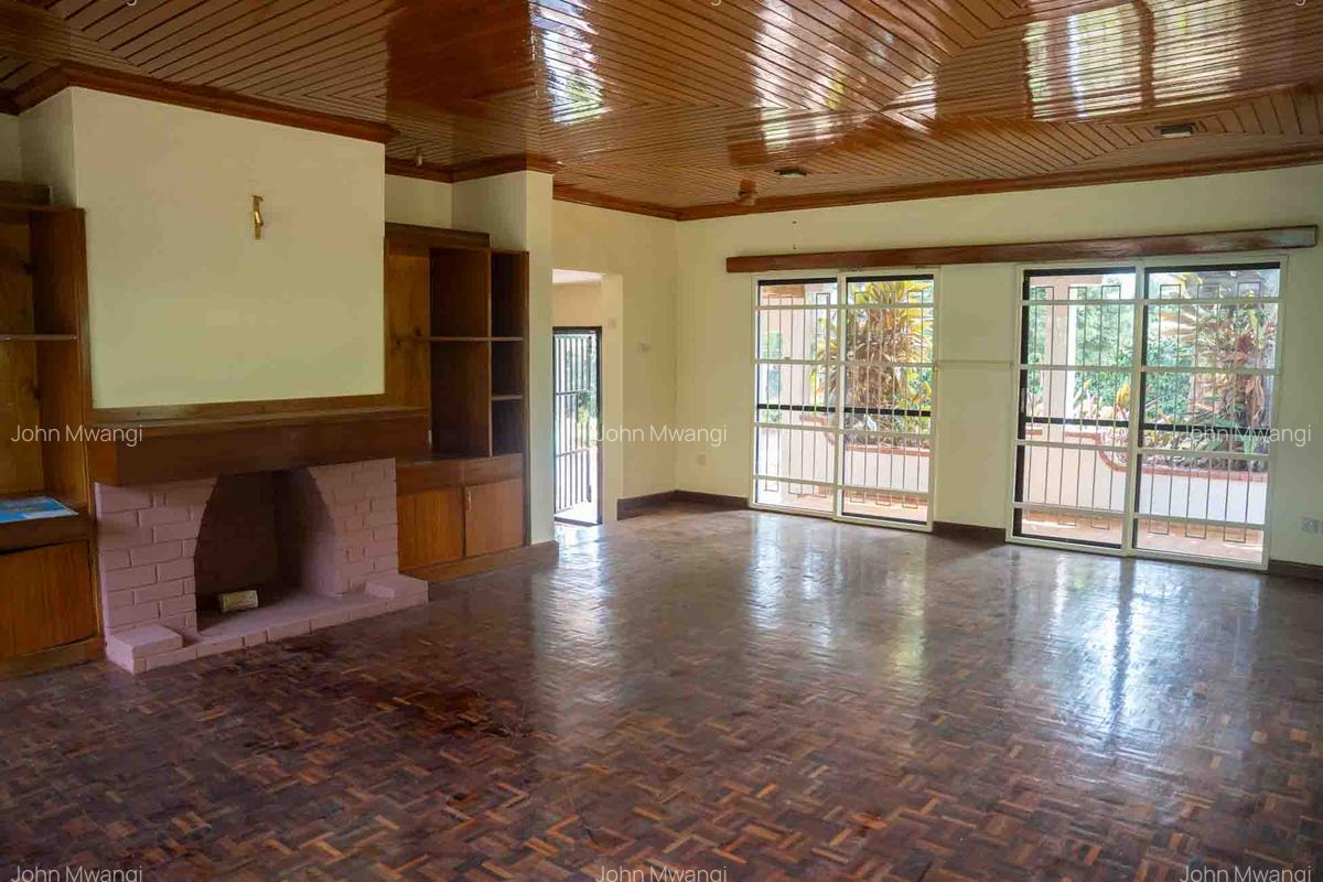 5 Bed House with En Suite in Nyari - 3