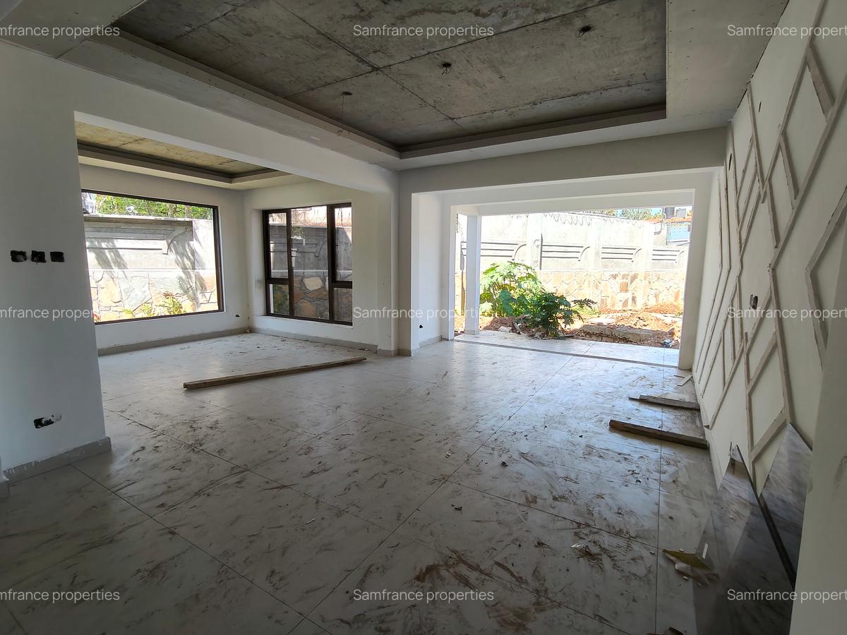 4 Bed Townhouse with En Suite at Lakers Road - 7