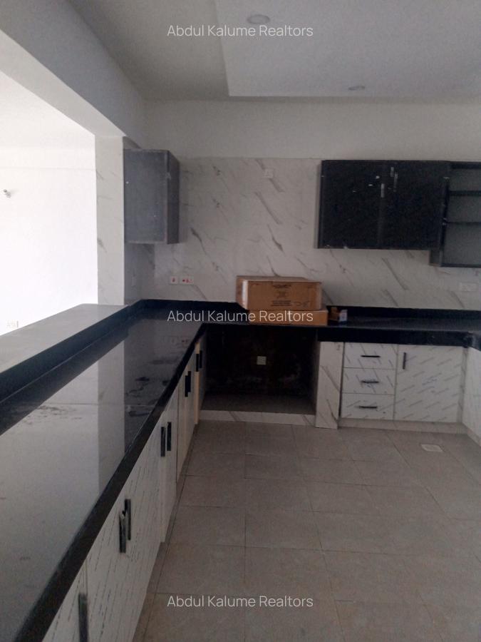 Serviced 3 Bed Apartment with En Suite at Kizingo - 10