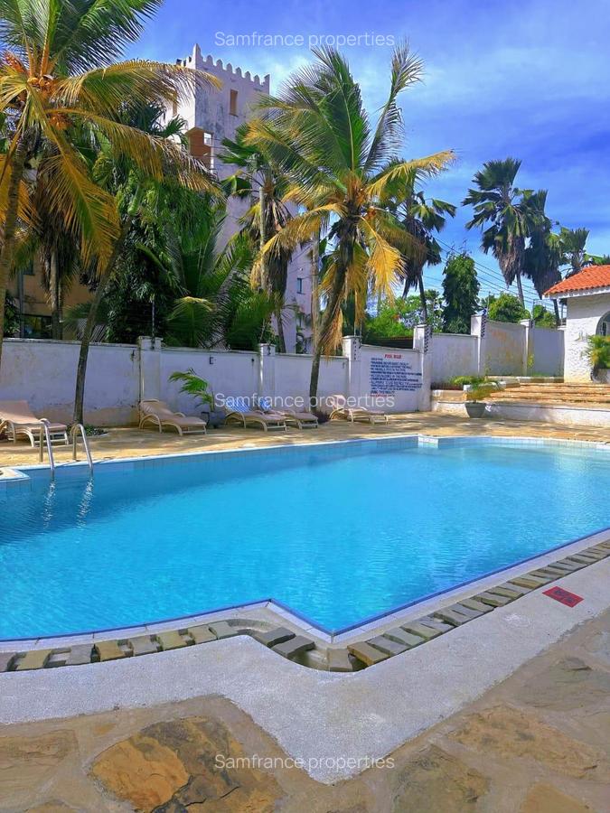 7 Bed Villa with En Suite at 1St Avanue - 1