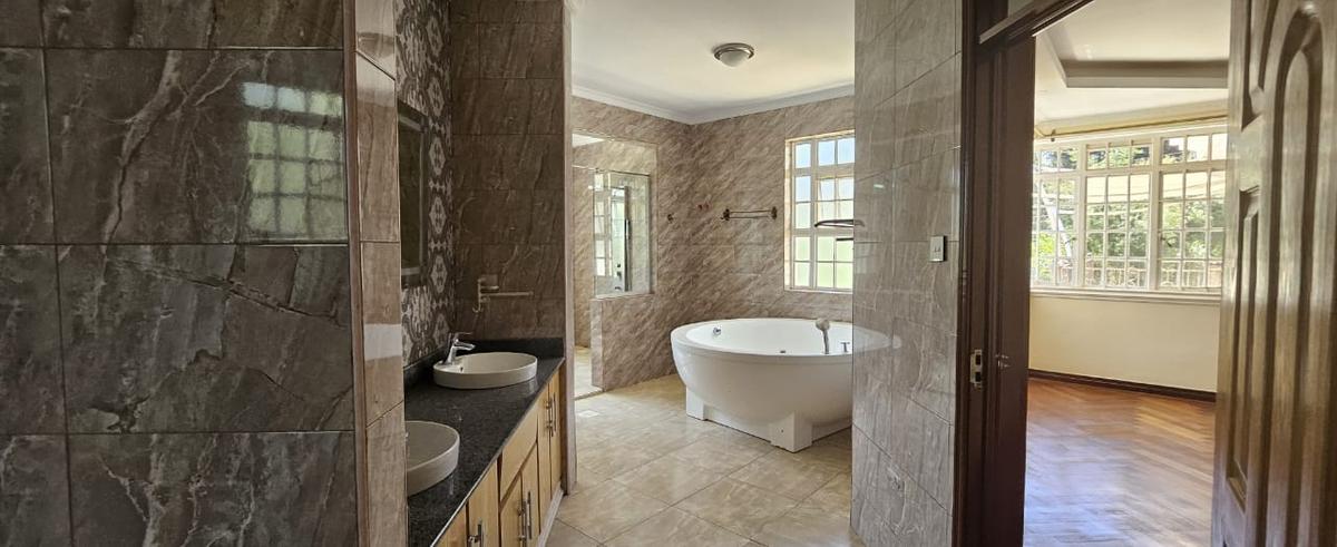 6 Bed House with En Suite in Runda - 15