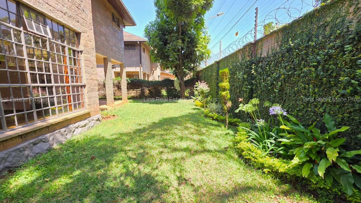 4 Bed Townhouse with En Suite in Spring Valley - 11