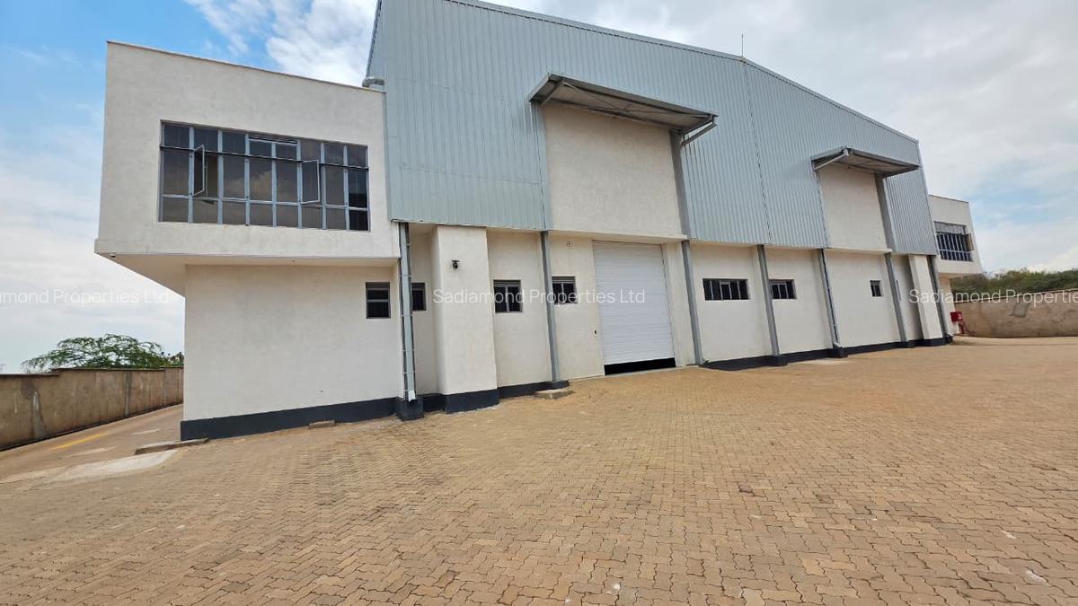 15,000 ft² Warehouse with Backup Generator in Tatu City - 1