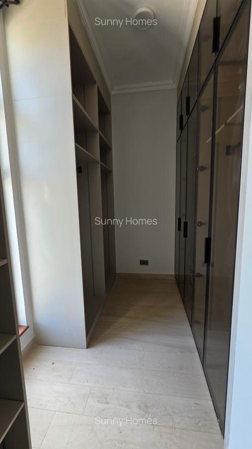 5 Bed Townhouse with En Suite at James Gichuru - 19