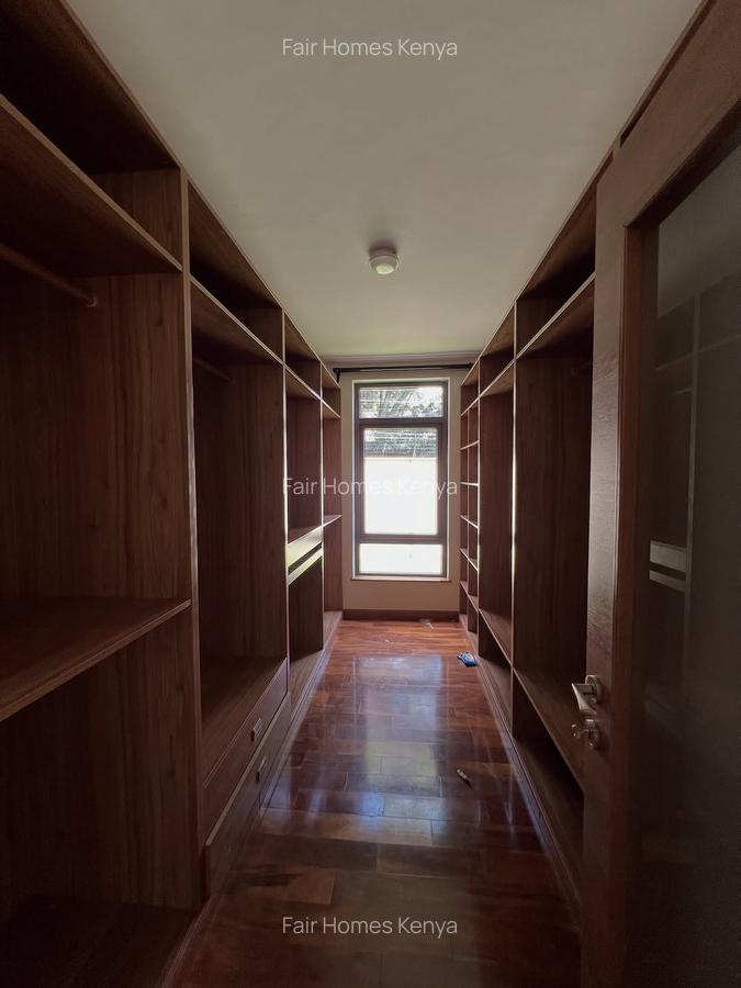 5 Bed Townhouse with En Suite at Lavington Green - 14
