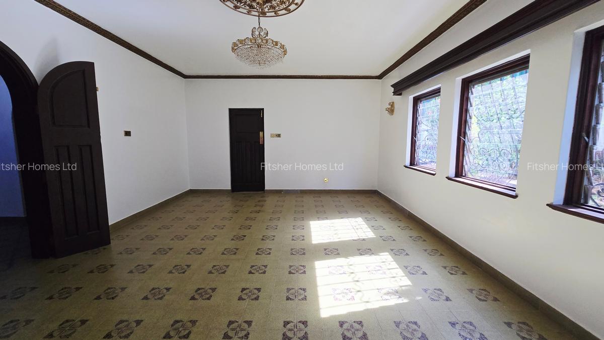 4 Bed House with En Suite in Muthaiga - 11