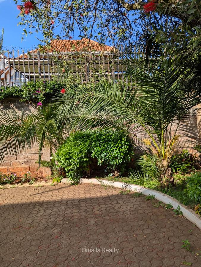 5 Bed House with En Suite in Runda - 3