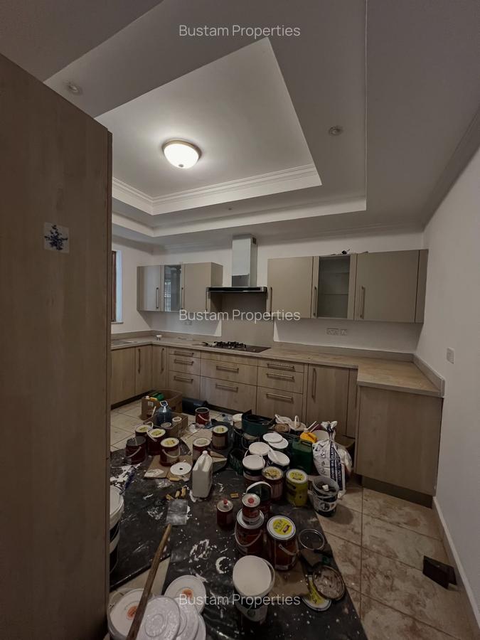 5 Bed Townhouse with En Suite in Lavington - 2