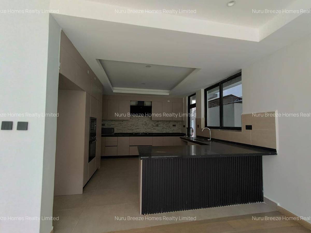 4 Bed Townhouse with En Suite in Lavington - 3