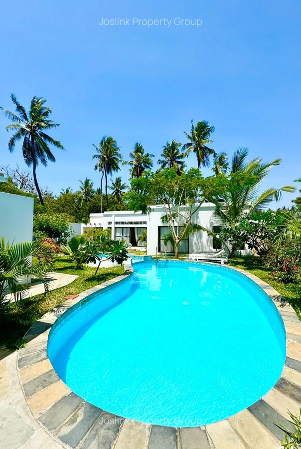 4 Bed Apartment with En Suite at Greenwood Drive - 1