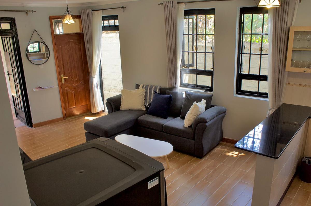 2 Bed House with En Suite at Rosslyn Road - 4