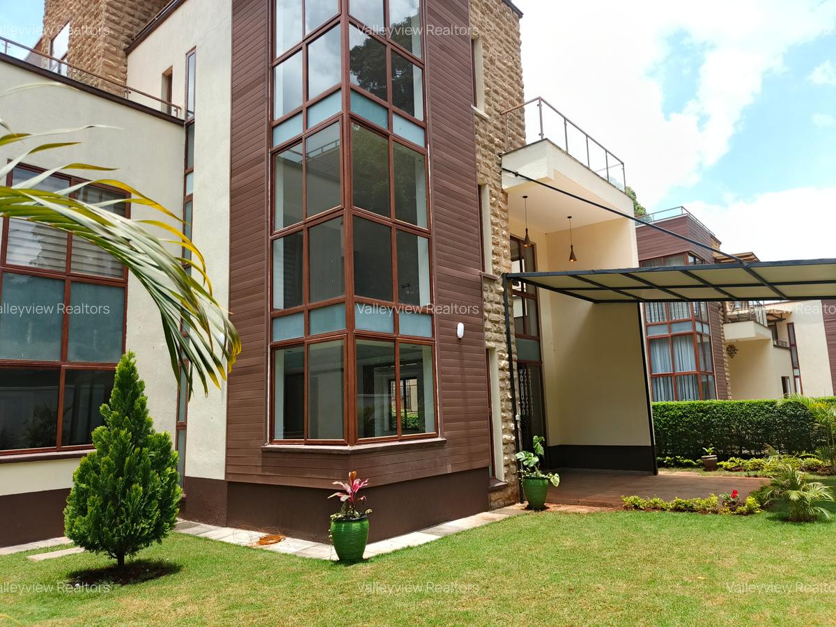 6 Bed Townhouse with En Suite at Lavington - 17