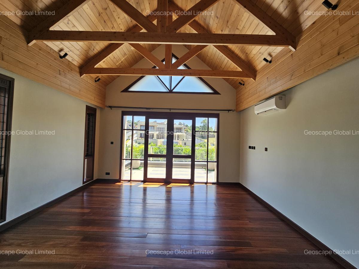 5 Bed House with En Suite in Runda - 8