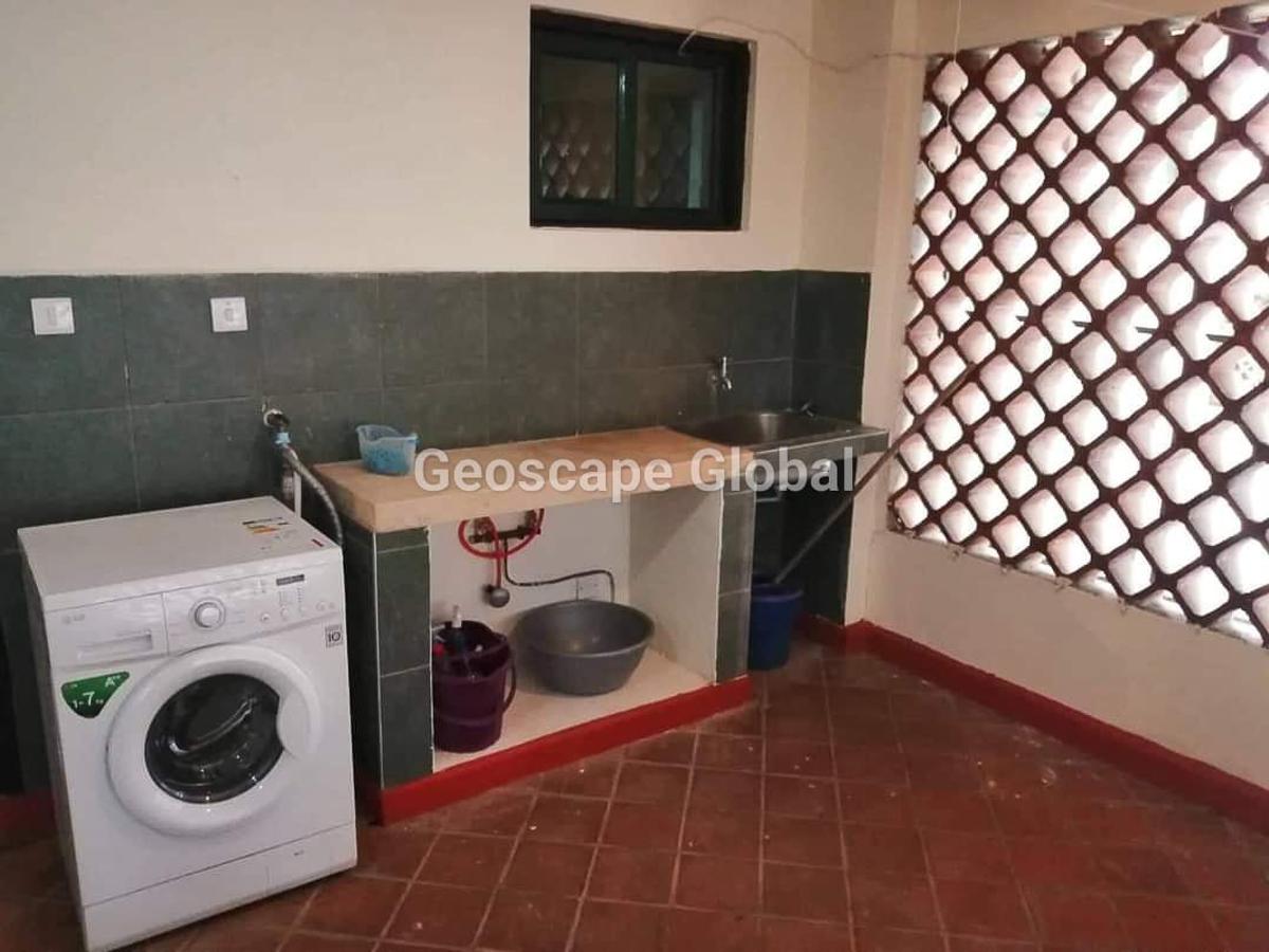 4 Bed House with En Suite in Westlands Area - 3