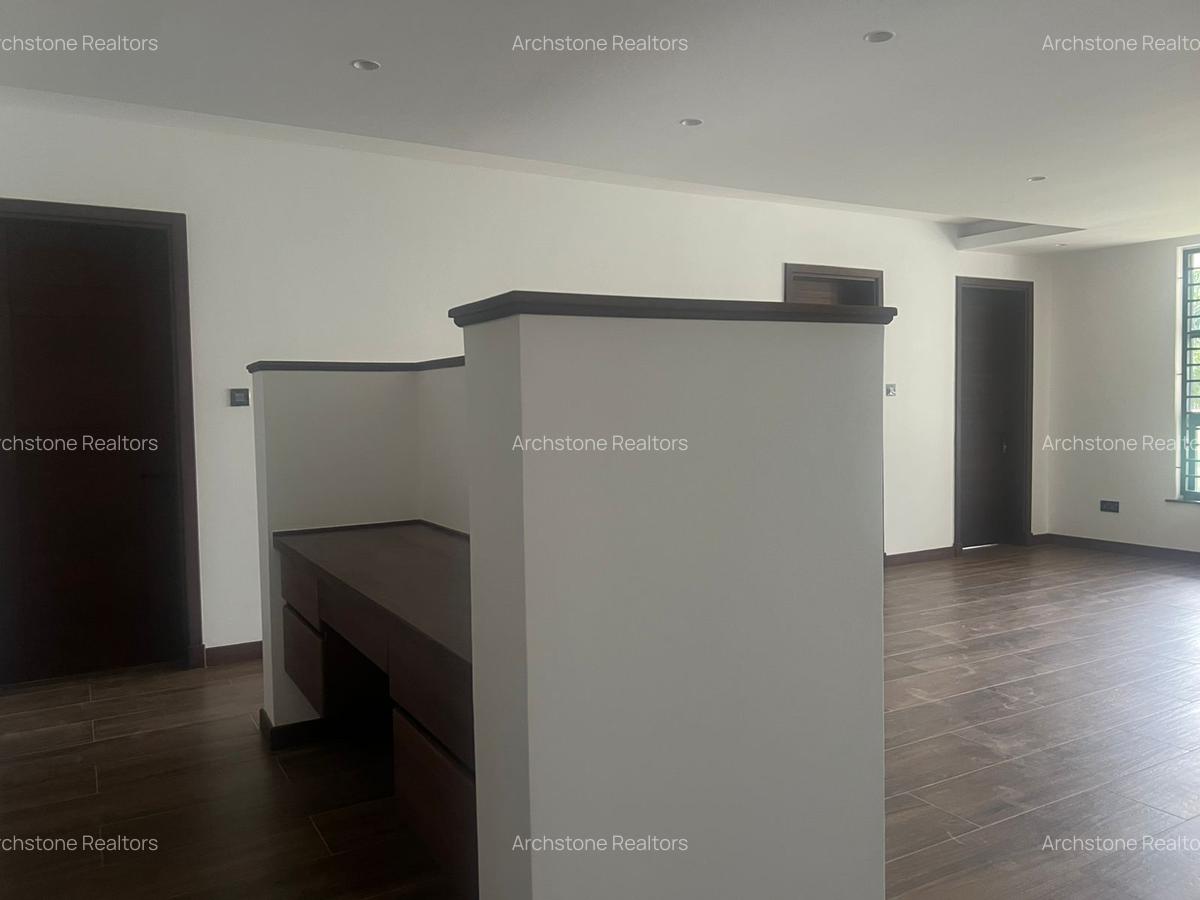 5 Bed House with En Suite in Runda - 8