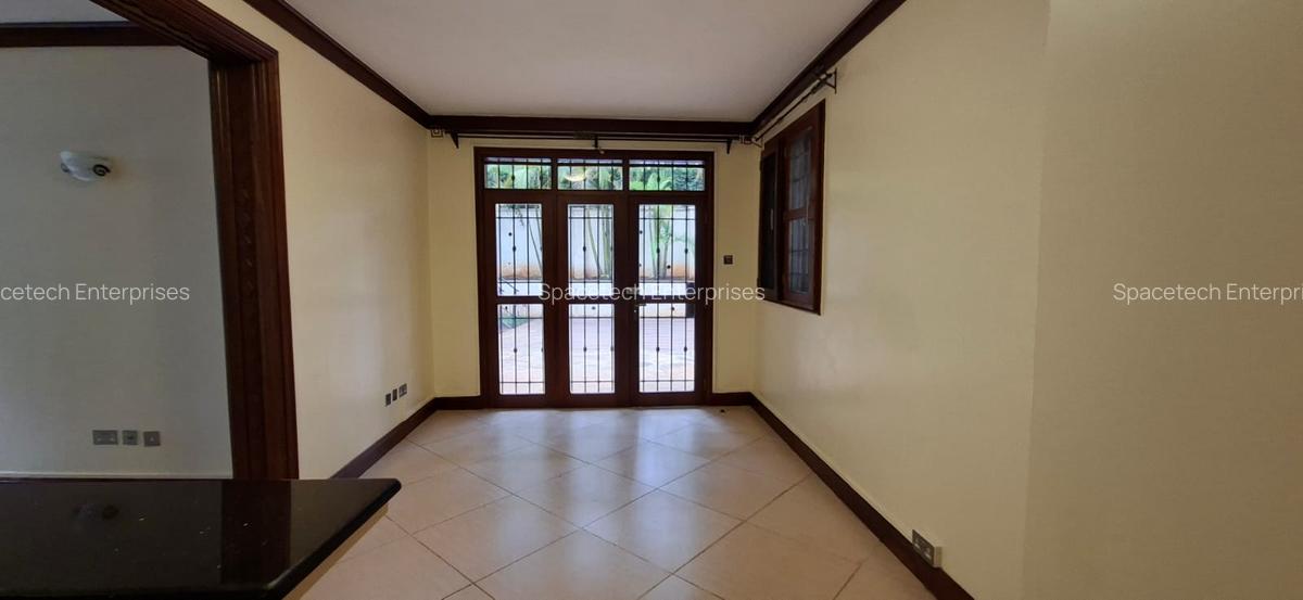 4 Bed Townhouse with En Suite in Hill View - 11