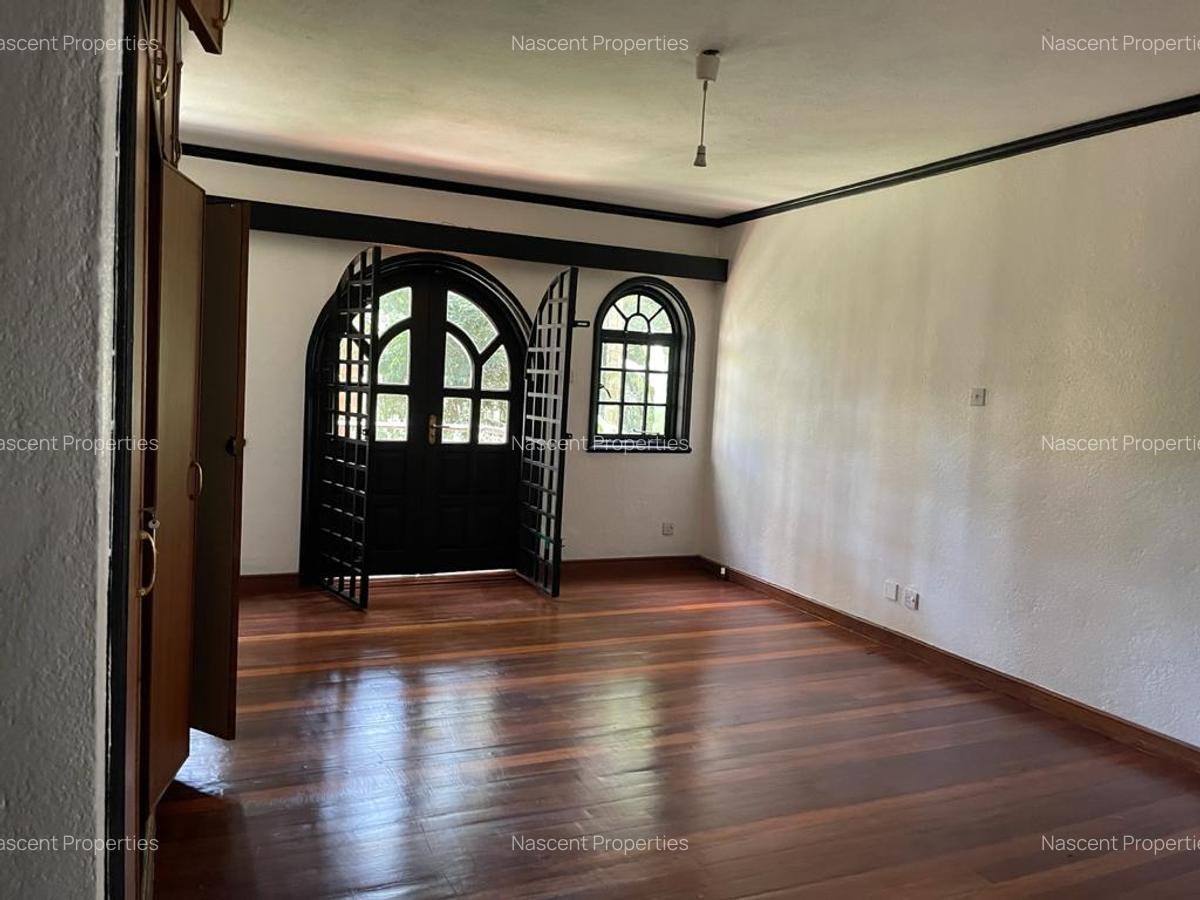 4 Bed House with En Suite in Riverside - 19