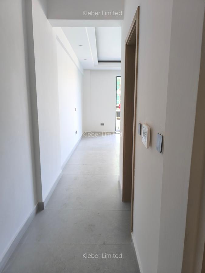 2 Bed Apartment with En Suite at Brookside - 5