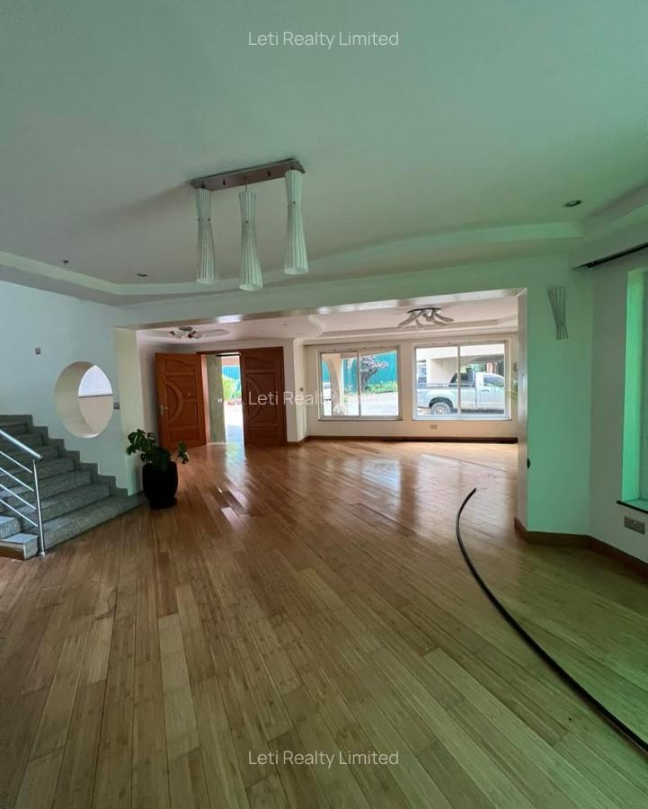 4 Bed Townhouse with En Suite in Riverside - 2