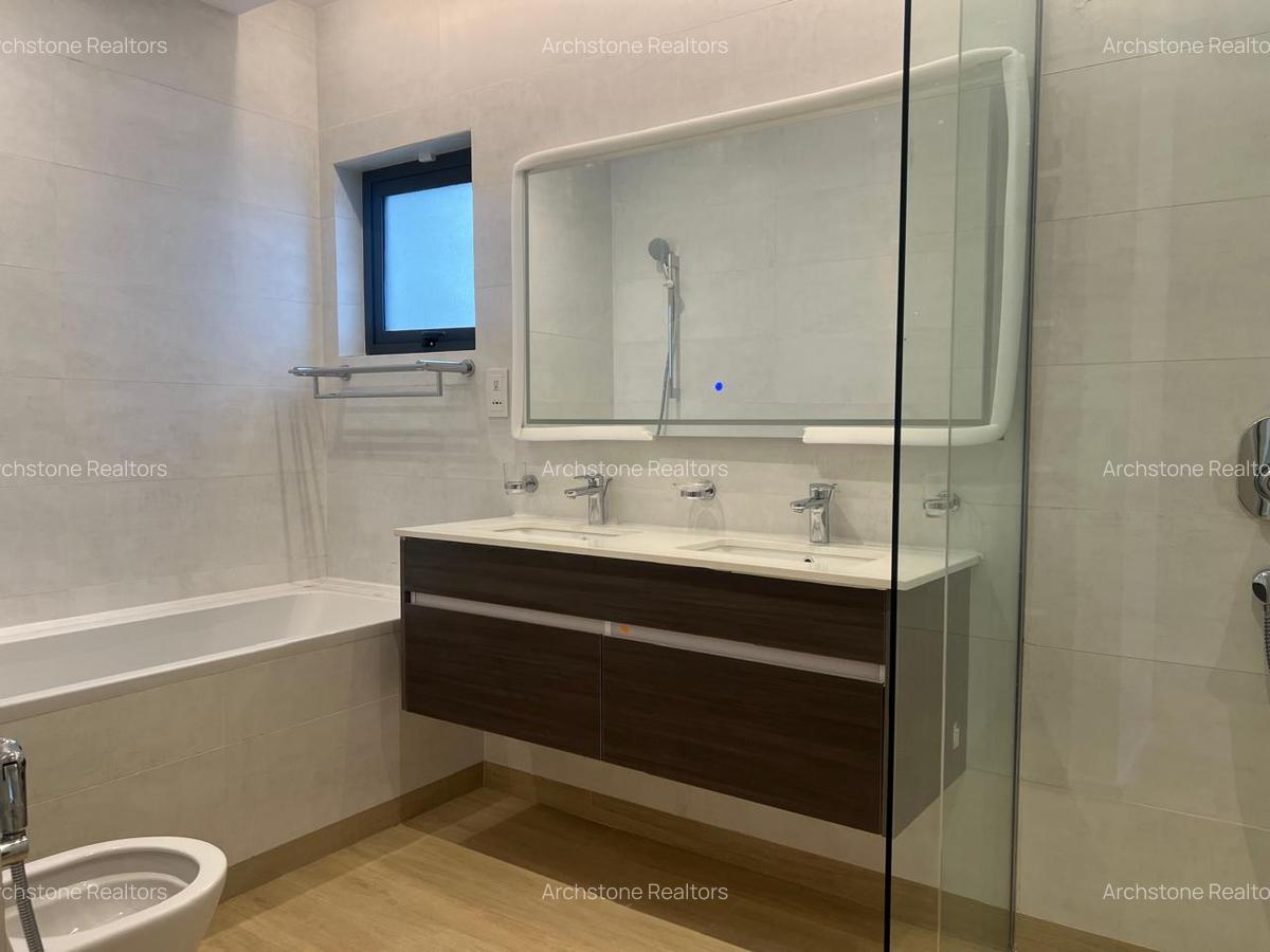 5 Bed Townhouse with En Suite in Kyuna - 6