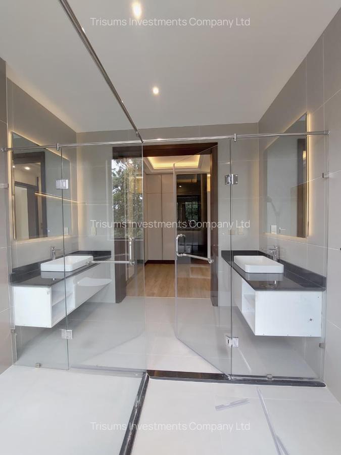 5 Bed Villa with En Suite in Westlands Area - 12