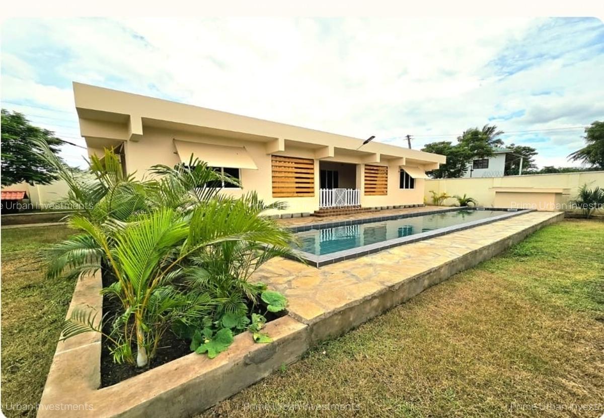 4 Bed House with En Suite in Diani - 2