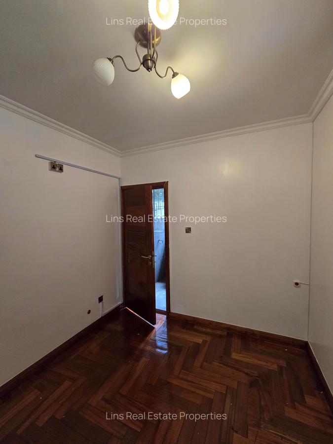 4 Bed Townhouse with En Suite in Kitisuru - 15