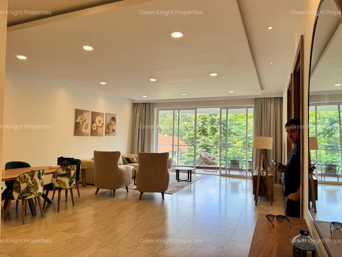 Serviced 2 Bed Apartment with En Suite in Parklands - 6