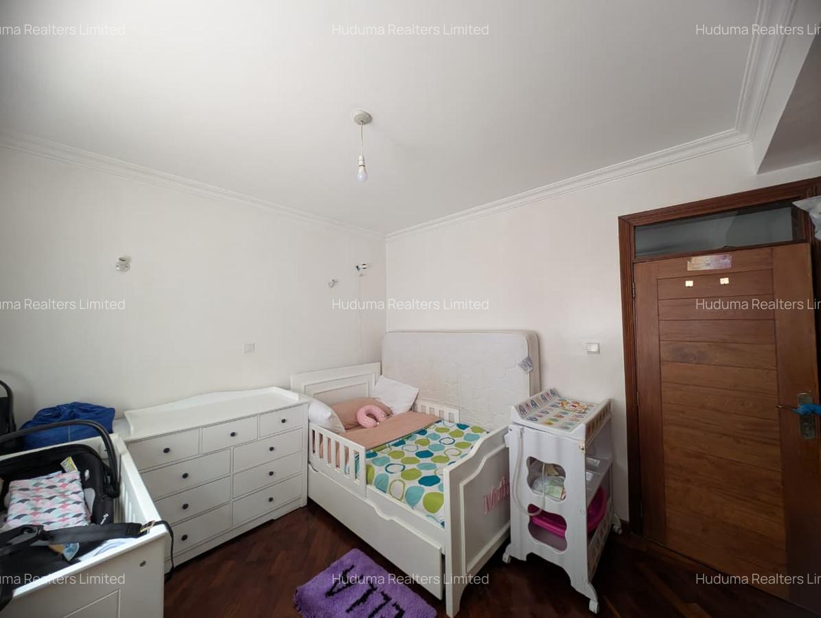 3 Bed Apartment with En Suite at Thompson Estate - 9