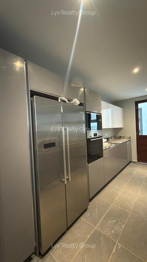 5 Bed Villa with En Suite in Spring Valley - 6