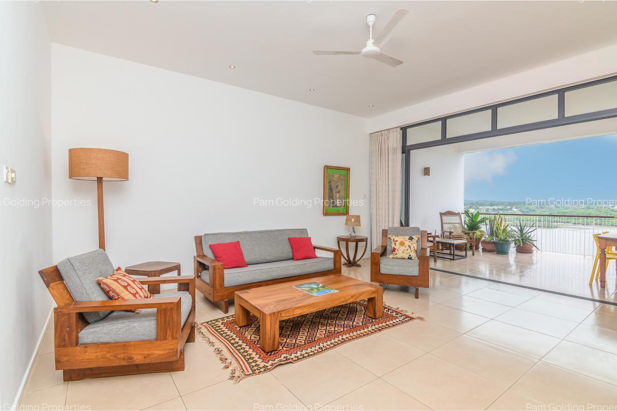 Furnished 3 Bed Apartment with En Suite in Tudor - 5